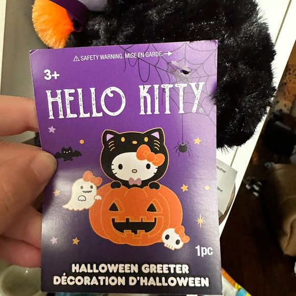 😍 Hello Kitty Halloween Greeter - Picture 5 of 7